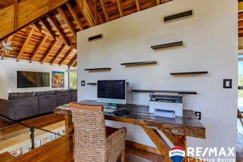 3234_upstairsdeskarea