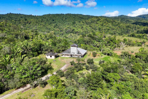 5020Acres20Rainforest20Estate20Waterfall20Creek20Hummingbird20Hills2002