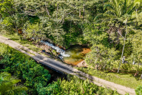 5020Acres20Rainforest20Estate20Waterfall20Creek20Hummingbird20Hills2003