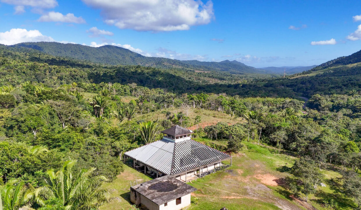 5020Acres20Rainforest20Estate20Waterfall20Creek20Hummingbird20Hills2011