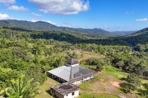 5020Acres20Rainforest20Estate20Waterfall20Creek20Hummingbird20Hills2011