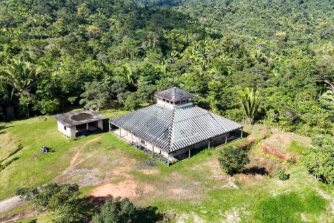 5020Acres20Rainforest20Estate20Waterfall20Creek20Hummingbird20Hills2012