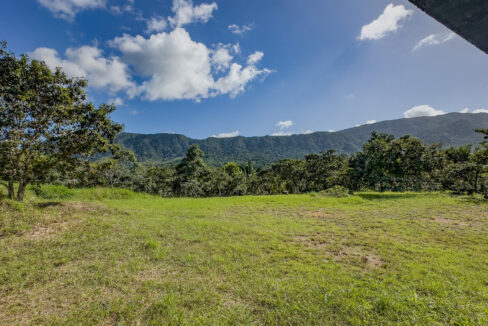 5020Acres20Rainforest20Estate20Waterfall20Creek20Hummingbird20Hills2013