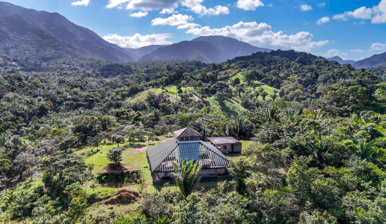 5020Acres20Rainforest20Estate20Waterfall20Creek20Hummingbird20Hills2015