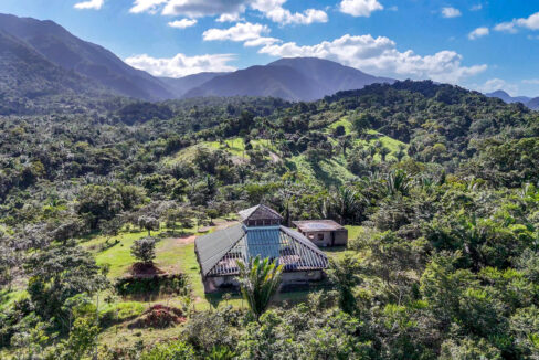 5020Acres20Rainforest20Estate20Waterfall20Creek20Hummingbird20Hills2015