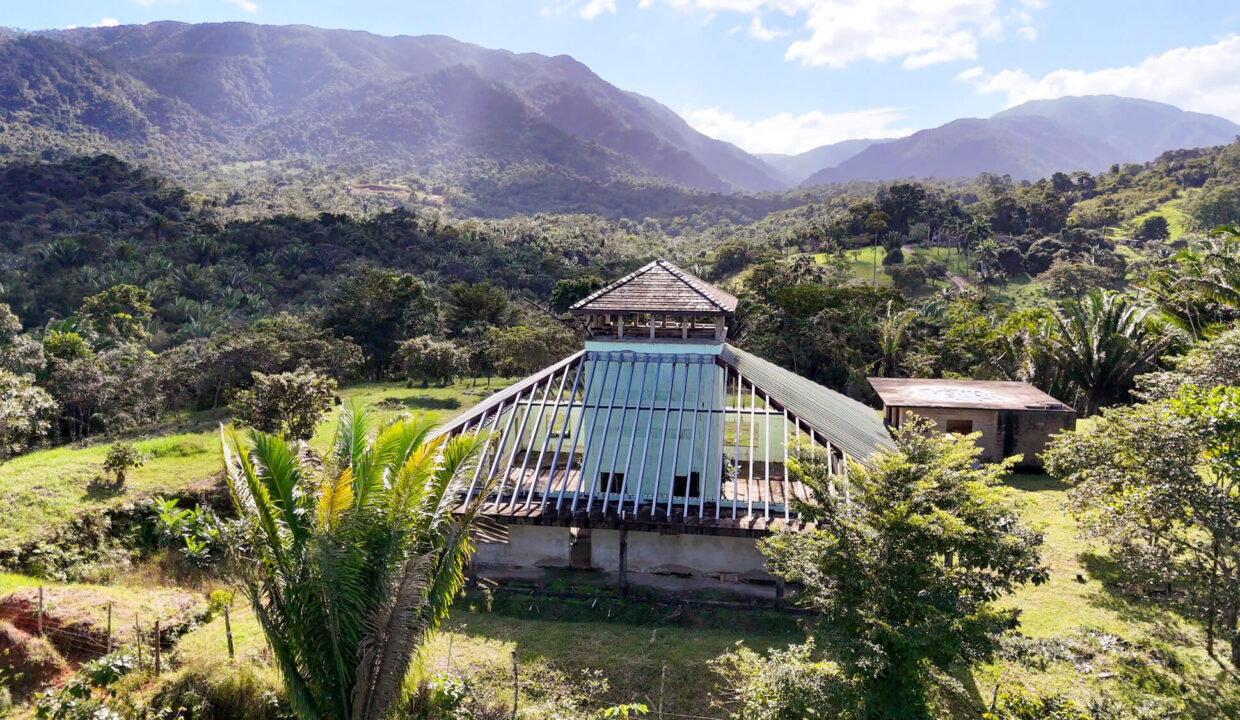5020Acres20Rainforest20Estate20Waterfall20Creek20Hummingbird20Hills2016