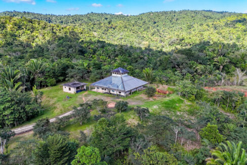 5020Acres20Rainforest20Estate20Waterfall20Creek20Hummingbird20Hills2017