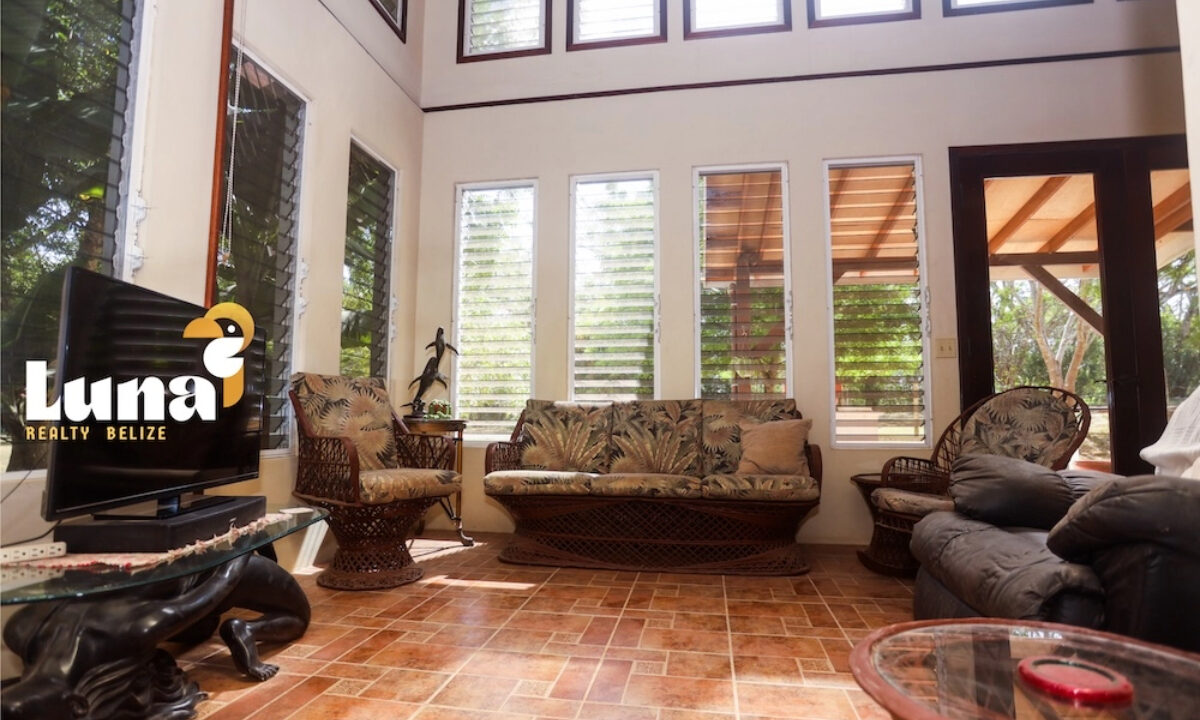 9.-Keener-living-room