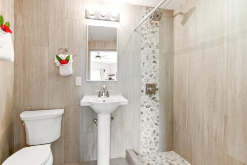 BananasResort_Room_2_DuarteDellarole-1