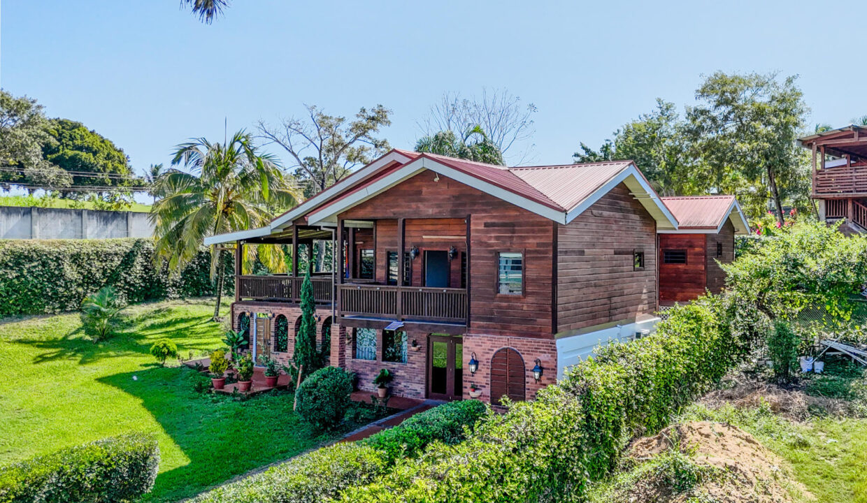 Four20Bedroom20Hillview20Home20Santa20Elena20Cayo2002