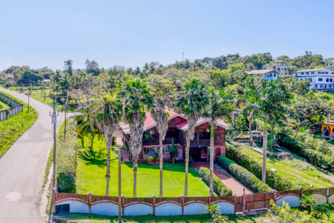 Four20Bedroom20Hillview20Home20Santa20Elena20Cayo2003