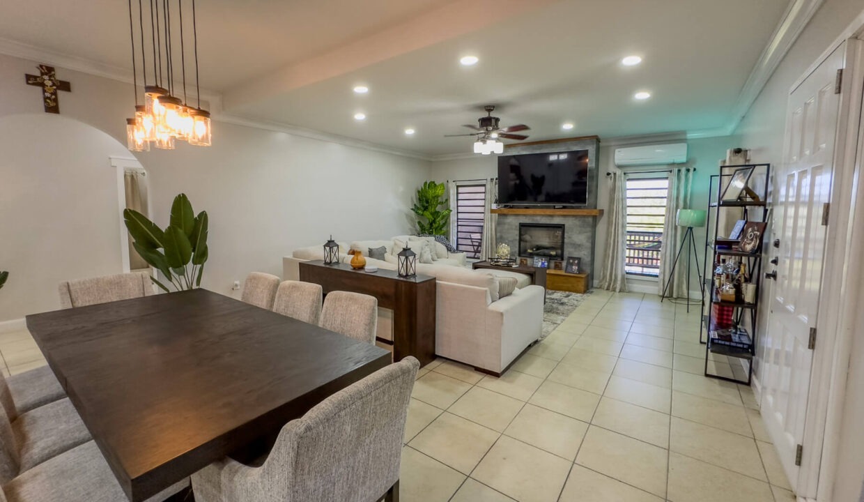 Four20Bedroom20Hillview20Home20Santa20Elena20Cayo2012