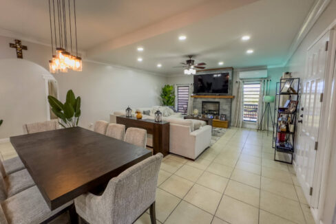 Four20Bedroom20Hillview20Home20Santa20Elena20Cayo2012