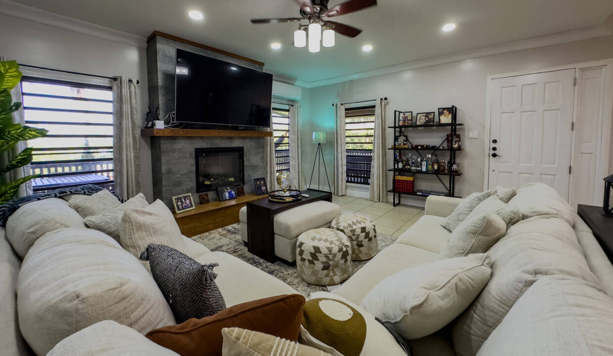Four20Bedroom20Hillview20Home20Santa20Elena20Cayo2015