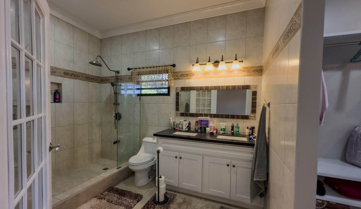 Four20Bedroom20Hillview20Home20Santa20Elena20Cayo2034