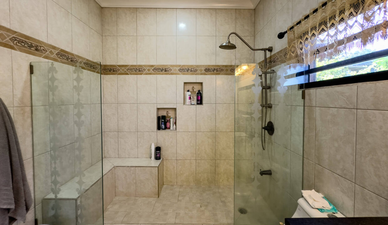 Four20Bedroom20Hillview20Home20Santa20Elena20Cayo2035