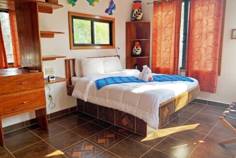 PB0004-Mariposa-Jungle-Lodge-Tree-House-room-2-800x0-c-center