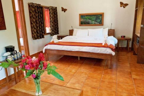 PB0004-Mariposa-Jungle-Lodge-Tree-House-room-800x0-c-center