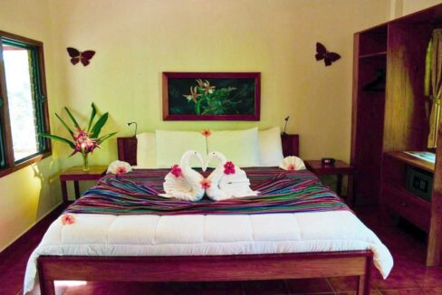 PB0004-Mariposa-Jungle-Lodge-king-cabana-800x0-c-center