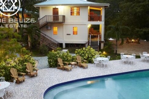PB0023-well-appointed-unit-with-pool-view-1170x600-c-center