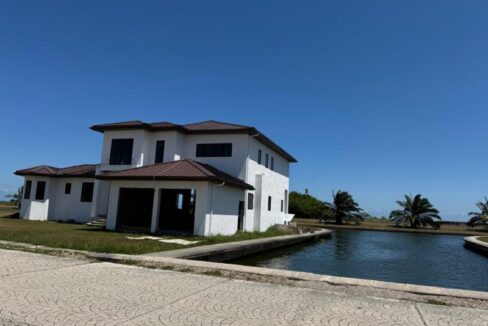 PH0002-PHR-driveway-to-the-house-800x0-c-center