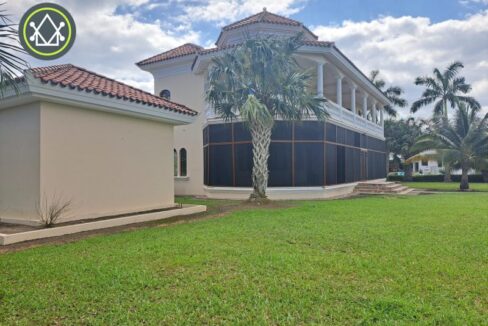 PH0008-Exterior-side-view-scaled-800x0-c-center