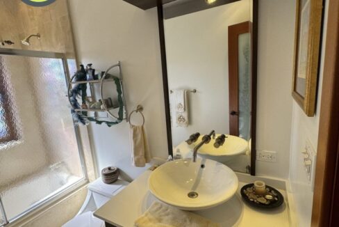 PH0009-Bathroom-scaled-800x0-c-center