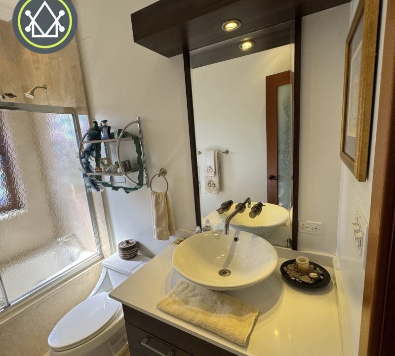 PH0009-Bathroom-scaled-800x0-c-center