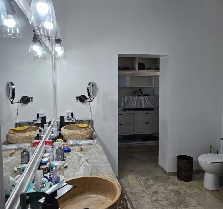 PH0011-En-suite-bathroom-768x1024