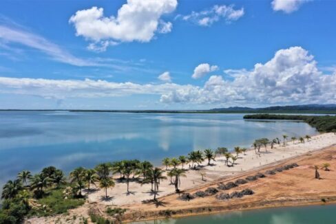 PL0028-Coconut-Point-Bluffs-Beach--800x0-c-center