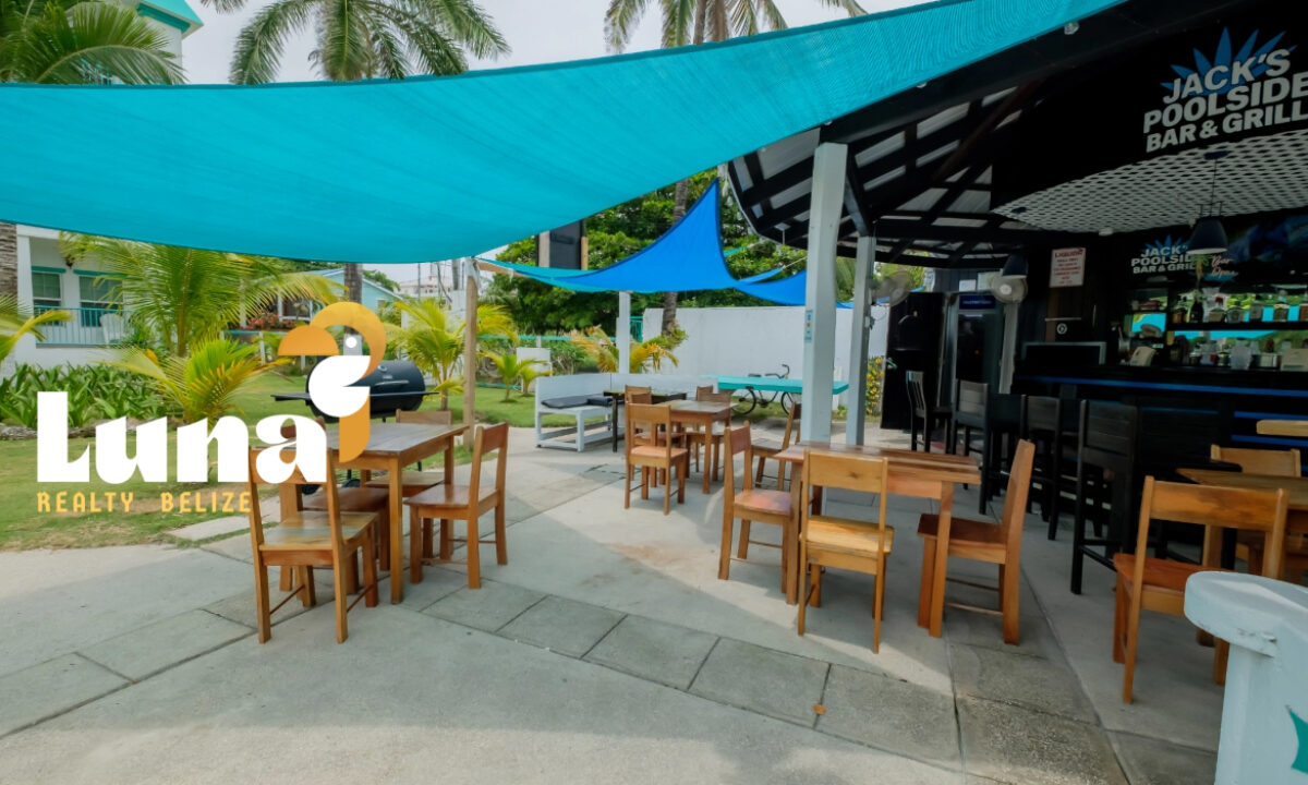 15.-poolside-bar-and-grill-at-Grand-Baymen-1170x785
