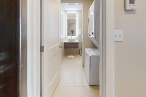 4-102-Bathroom-2