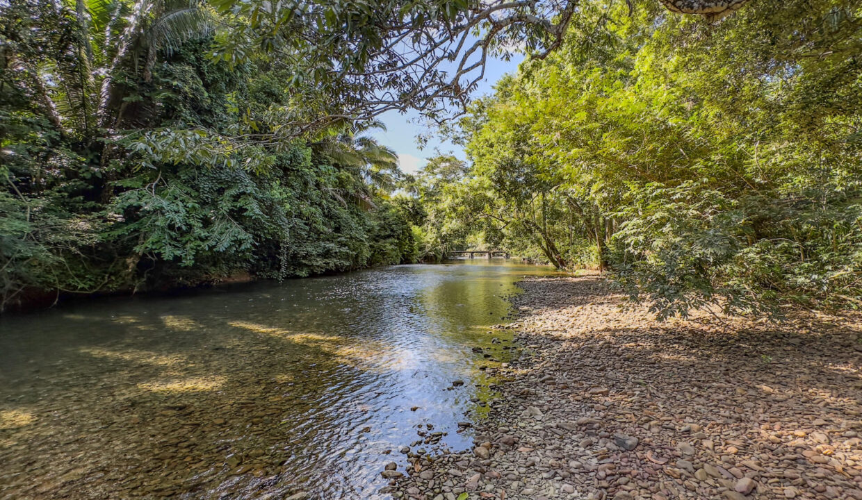 5020Acre20Riverfront20Hills20Lush20Rainforest20Caves20Branch20River20Belize2004