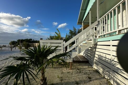 3058_Home11StairstoYard