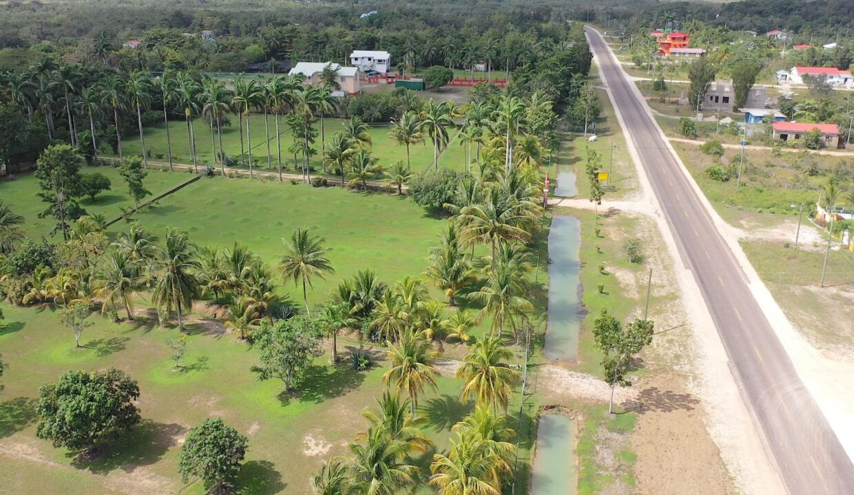 DJI_0352.00_01_28_04.Still010