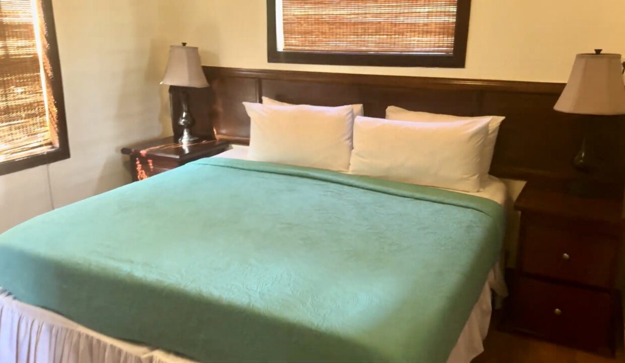 IMG_28001-bedroom