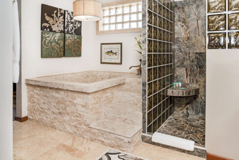 O23-Condo-21-48_web_web