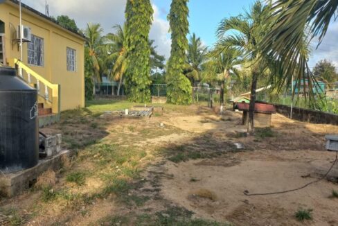 PH0054-3-bedroom-house-with-spacious-yard-copy-1170x600-c-center