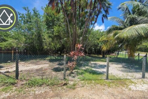fully-fenced-lot-near-placencia-airstrip-800x0-c-center
