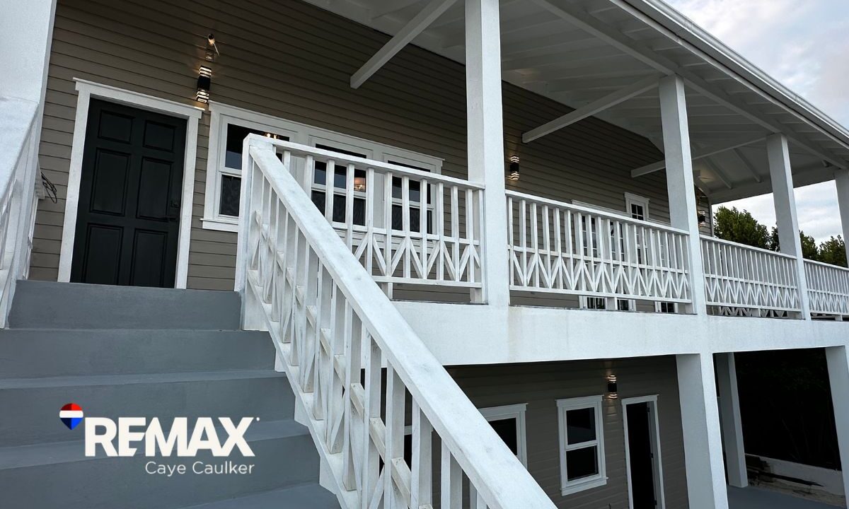 1082-upstairs-porch