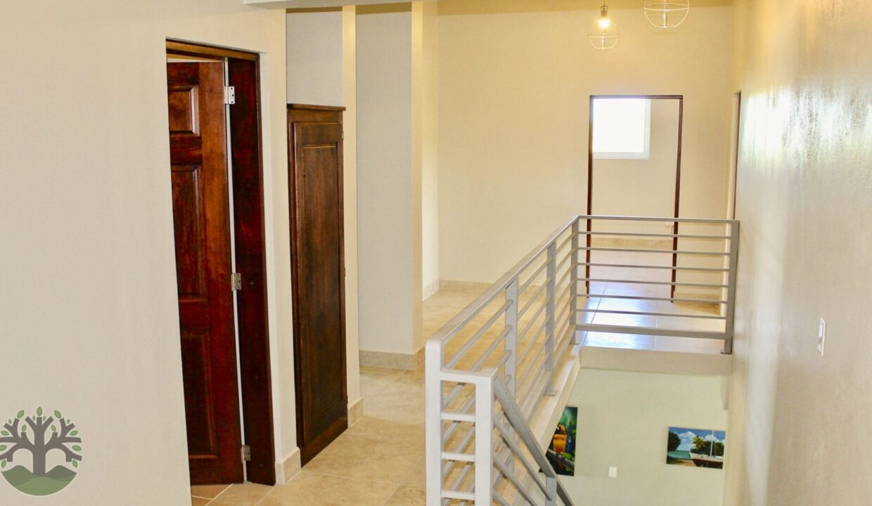 hallway_up