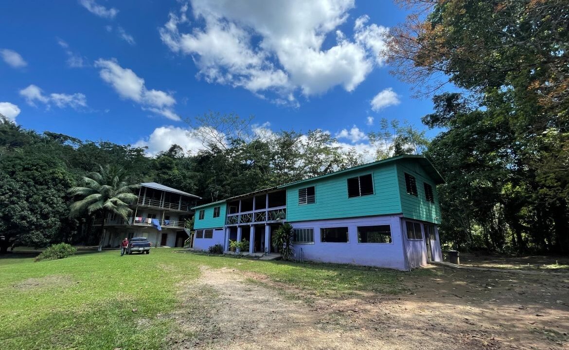 03-BUNKHOUSE-HOSTEL-FACADE-01