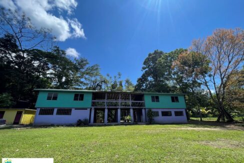 04-BUNKHOUSE-HOSTEL-FACADE-02