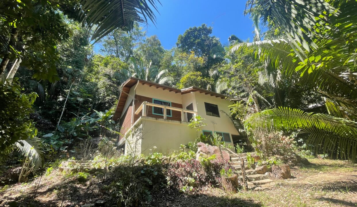 04-PR-H111-House-facade-01-scaled