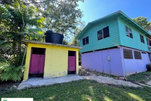 05-BUNKHOUSE-HOSTEL-SHOWERS