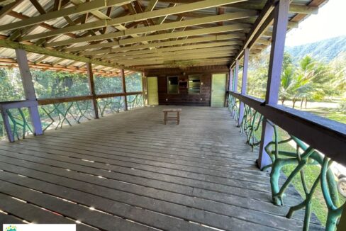10-BUNKHOUSE-HOSTEL-DORM-TERRACE-01