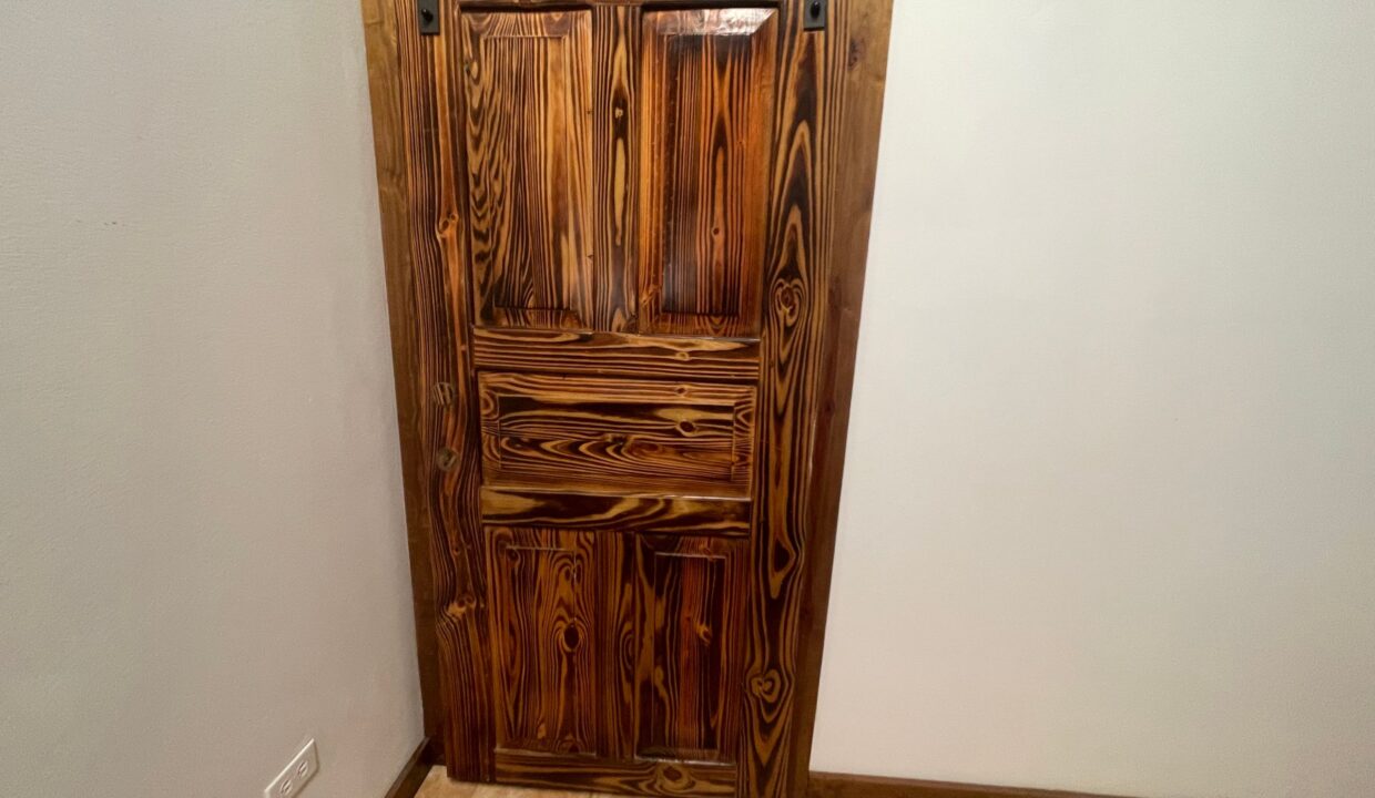 19-PR-H111-BARN-DOOR-BEDROOM-01-scaled