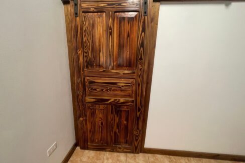 19-PR-H111-BARN-DOOR-BEDROOM-01-scaled