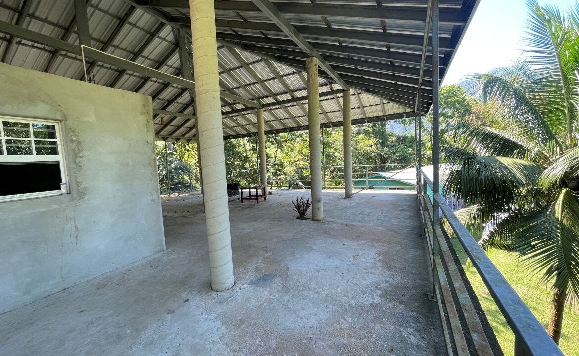 25-3-STORY-CONCRETE-HOUSE-ROOF-TERRACE