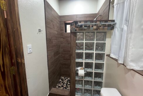 25-PR-H111-BATHROOM-02-scaled